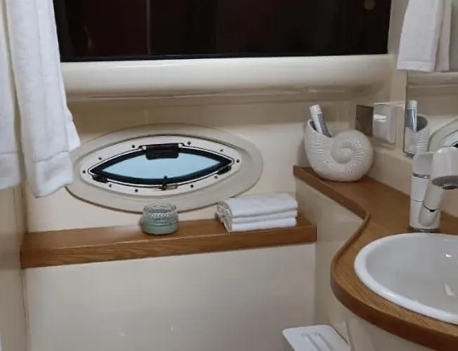 Sunset River 船屋 *