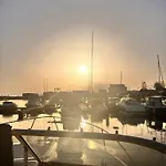 بوتيل Sunset River *
