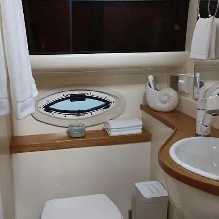 Sunset River Hotel en barco *