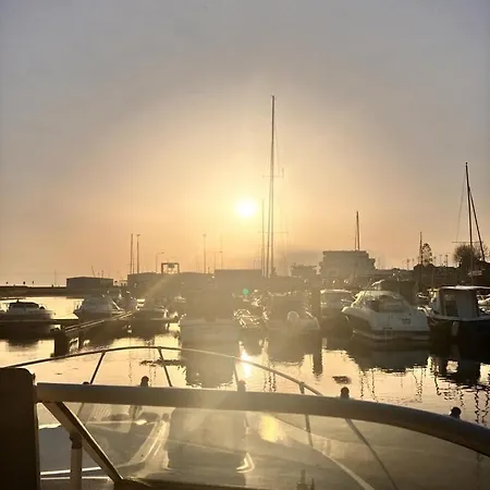 Botel Sunset River *
