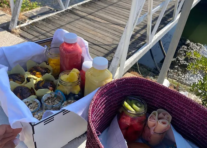 Sunset River Båthotell *